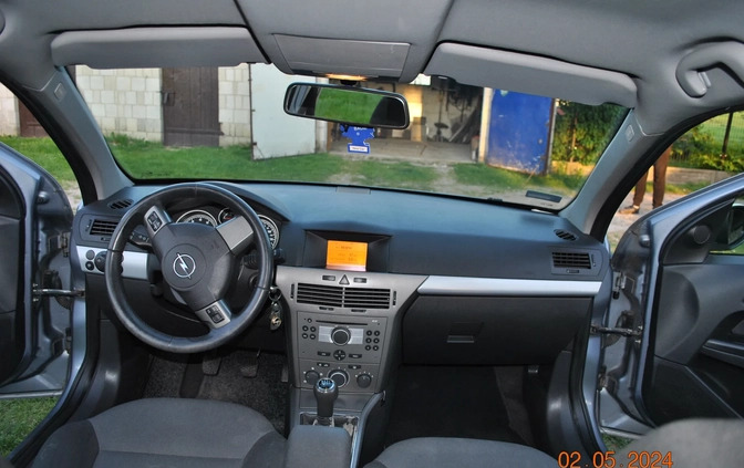 Volkswagen Caravelle cena 91900 przebieg: 193000, rok produkcji 2018 z Nowy Tomyśl małe 301